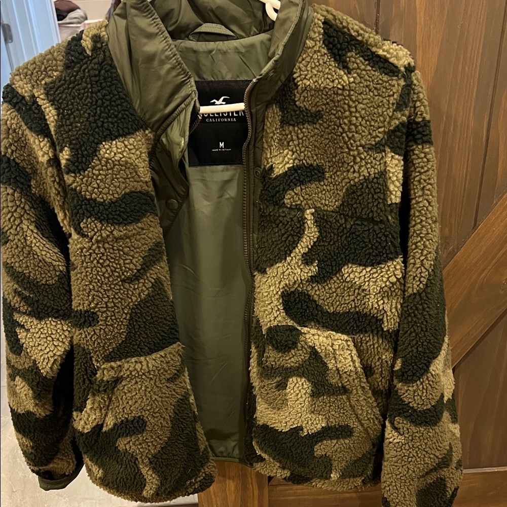 Hollister Men's Green Camouflage Sherpa Jacket